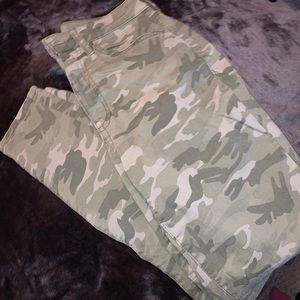 Clothes!! Everything in food condition! Smoke free